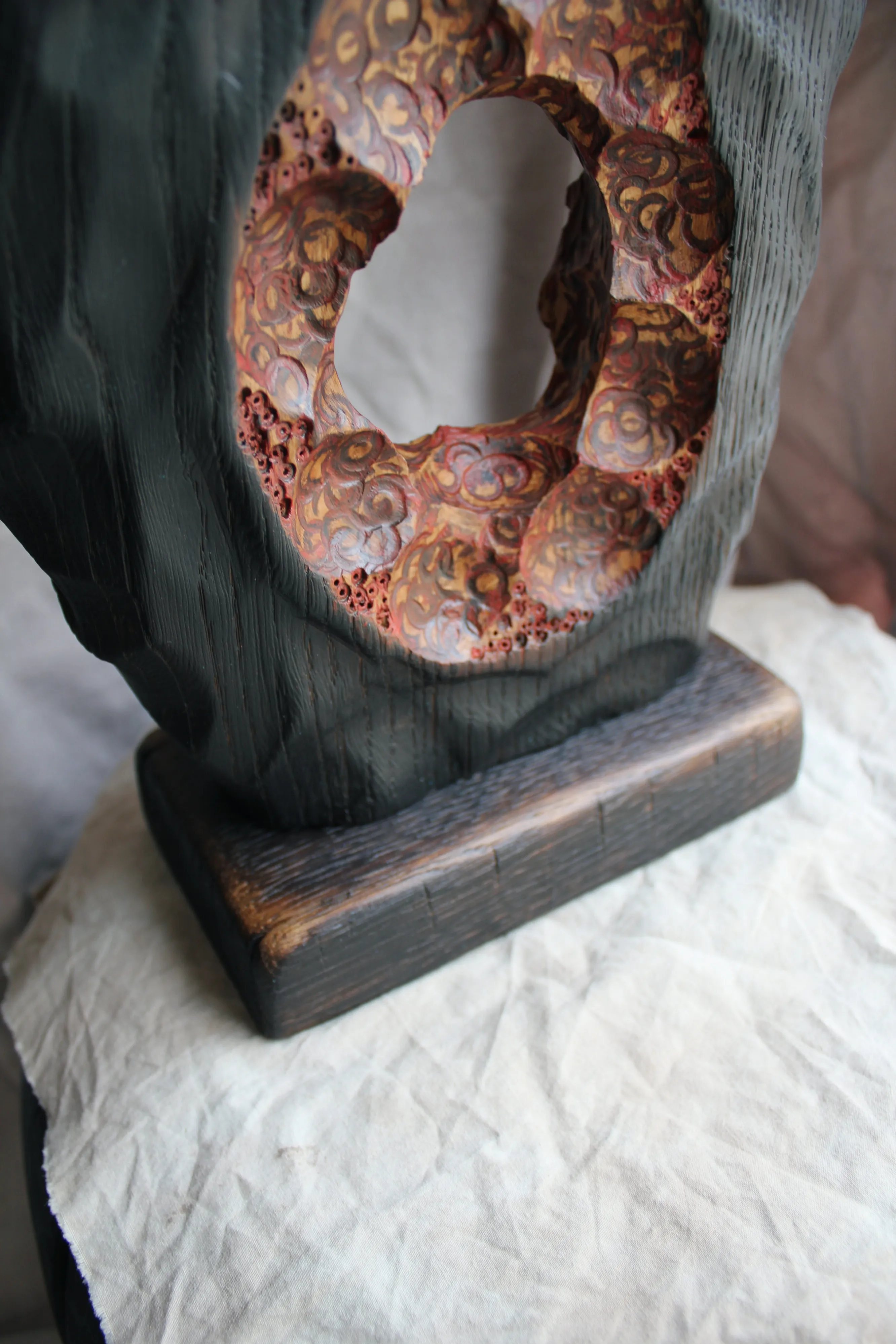 Зображення "Арктур" від Andrii Hunka, розмір: 45*23, матеріали: Дерево, акрил, натуральне масло, медіум: Скульптура, місто: Львів, серія: Universe, ціна: $450 Фото 2 з 7.