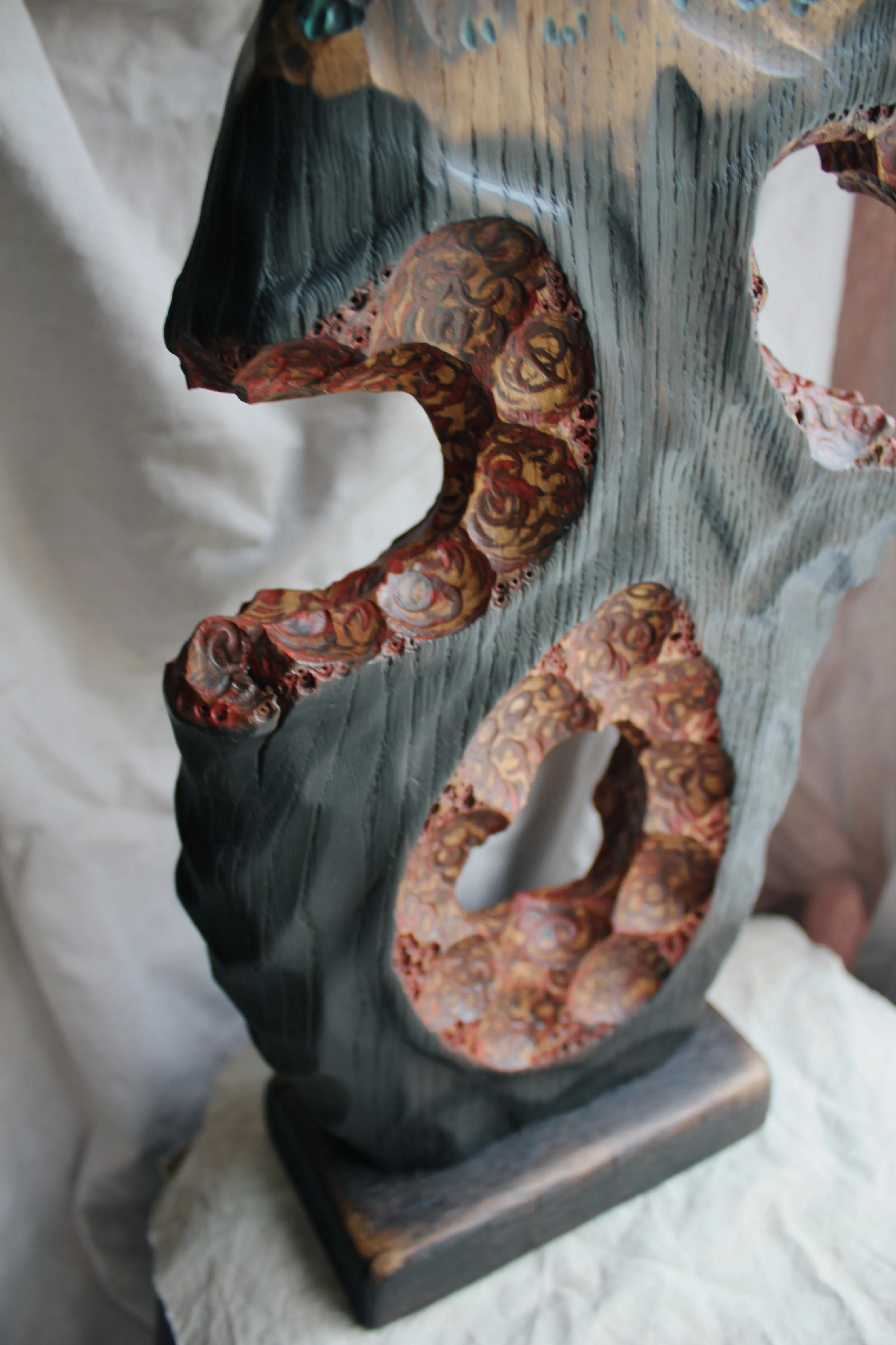 Зображення "Арктур" від Andrii Hunka, розмір: 45*23, матеріали: Дерево, акрил, натуральне масло, медіум: Скульптура, місто: Львів, серія: Universe, ціна: $450 Фото 3 з 7.