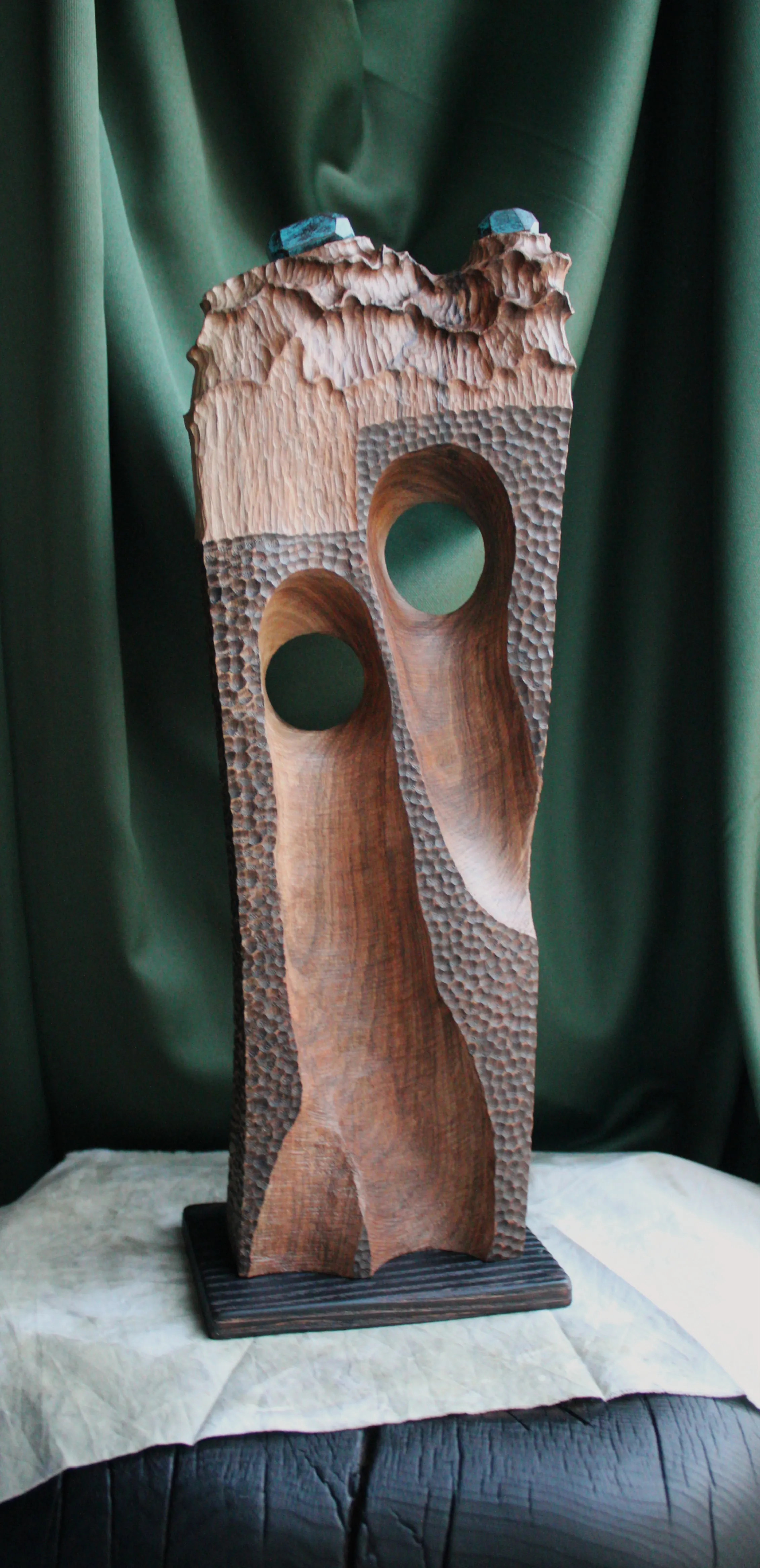 Зображення ""Шлях до дарів"" від Andrii Hunka, розмір: 40*14*9, матеріали: Дерево, акрил, натуральне масло, медіум: Скульптура, місто: Львів , ціна: $400 Фото 1 з 8.