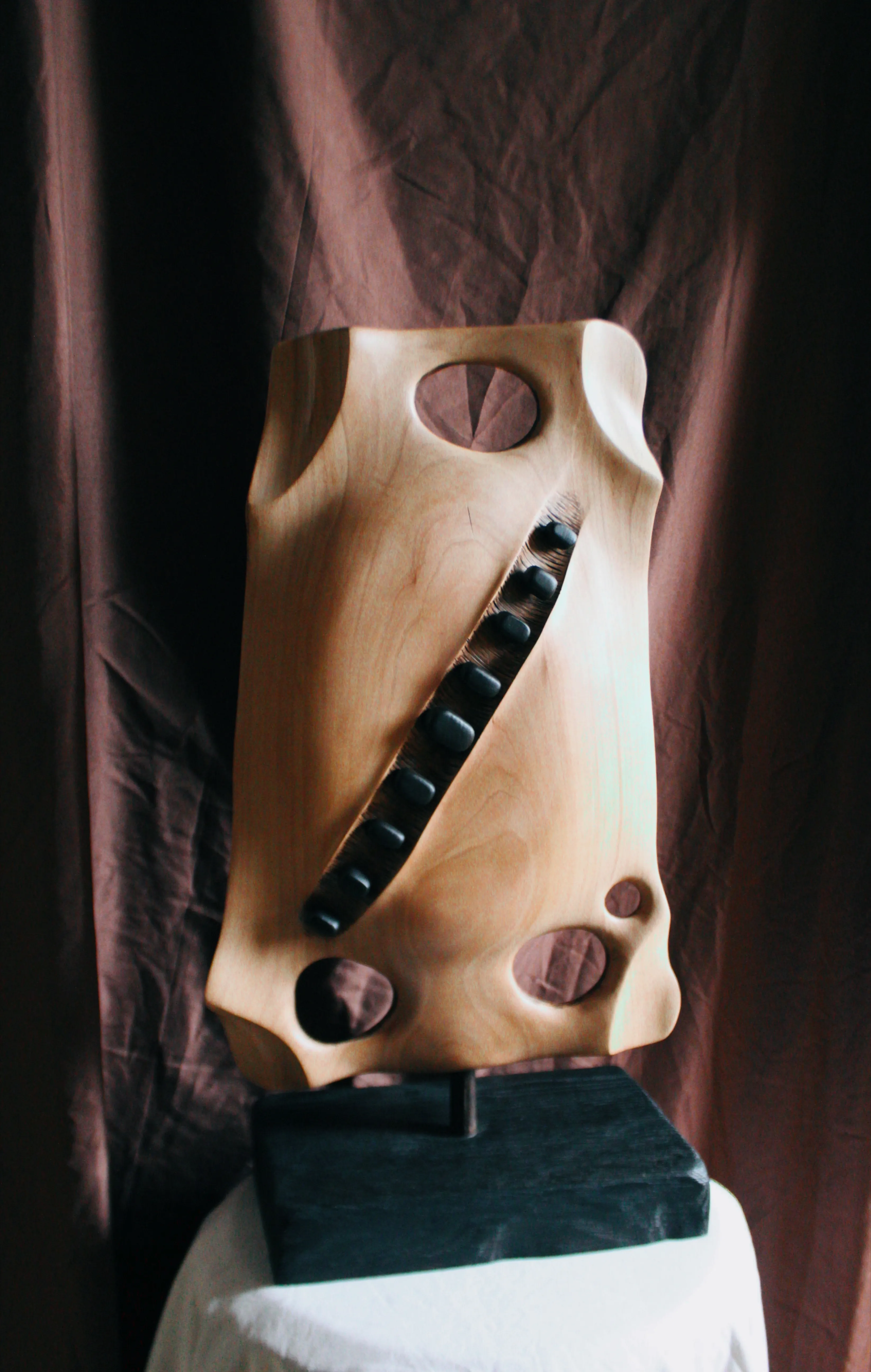 Зображення "Особистість" від Andrii Hunka, розмір: 56*39*17, матеріали: Дерево,натуральне масло, медіум: Скульптура, місто: Львів, серія: Annihilation, ціна: $550 Фото 1 з 6.