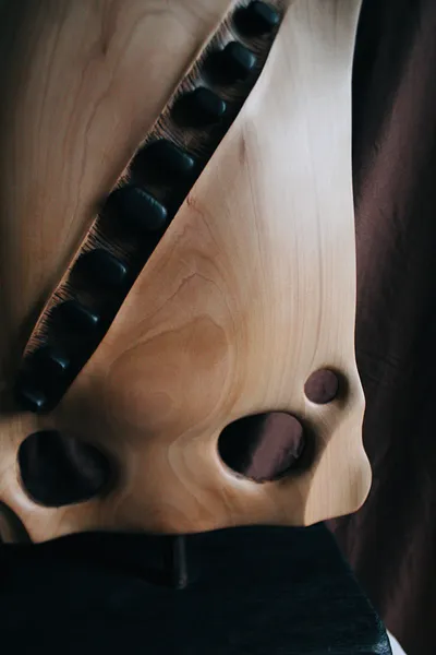 Зображення "Особистість" від Andrii Hunka, розмір: 56*39*17, матеріали: Дерево,натуральне масло, медіум: Скульптура, місто: Львів, серія: Annihilation, ціна: $550 Фото 3 з 6.