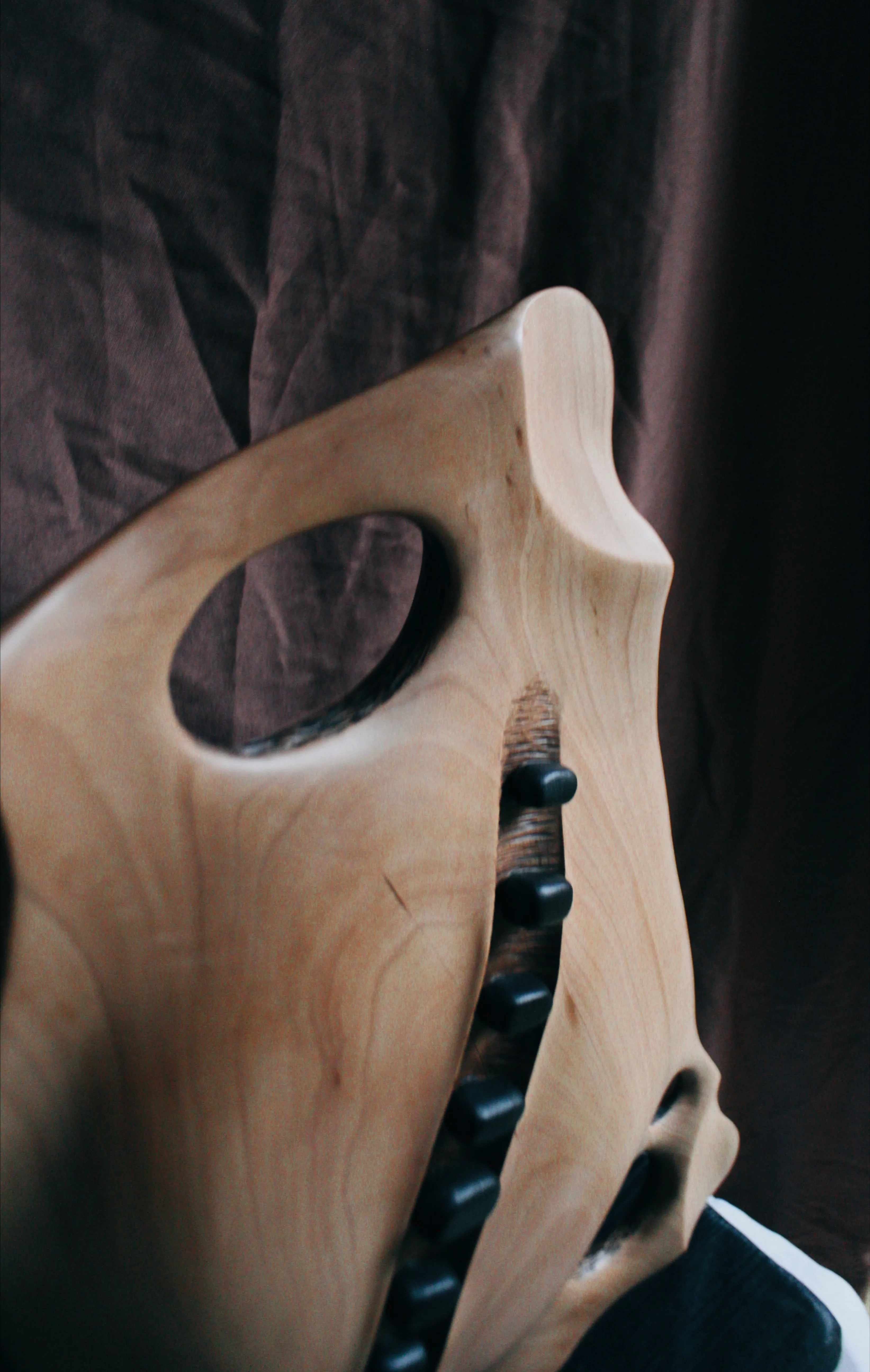 Зображення "Особистість" від Andrii Hunka, розмір: 56*39*17, матеріали: Дерево,натуральне масло, медіум: Скульптура, місто: Львів, серія: Annihilation, ціна: $550 Фото 4 з 6.