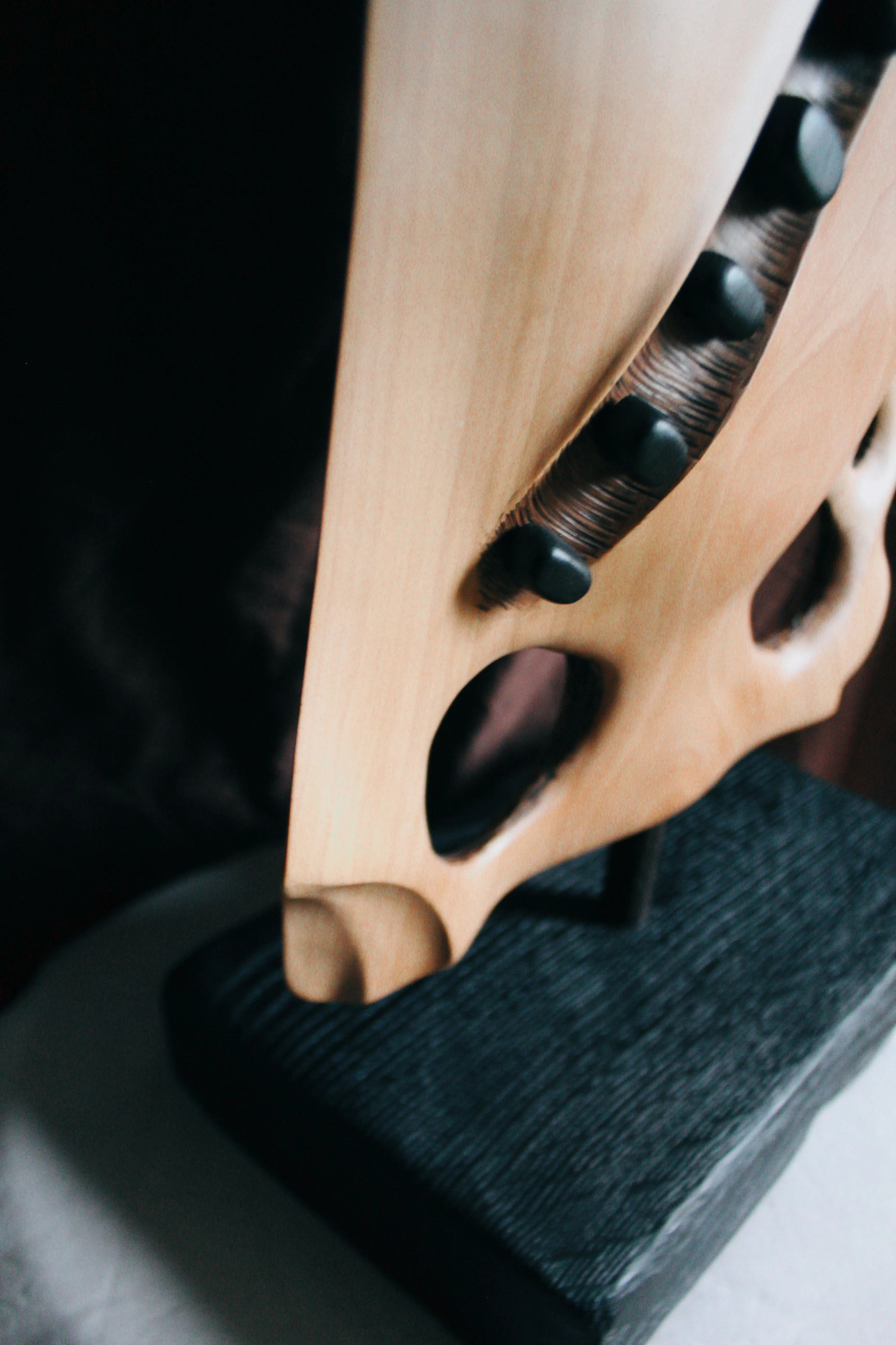 Зображення "Особистість" від Andrii Hunka, розмір: 56*39*17, матеріали: Дерево,натуральне масло, медіум: Скульптура, місто: Львів, серія: Annihilation, ціна: $550 Фото 5 з 6.