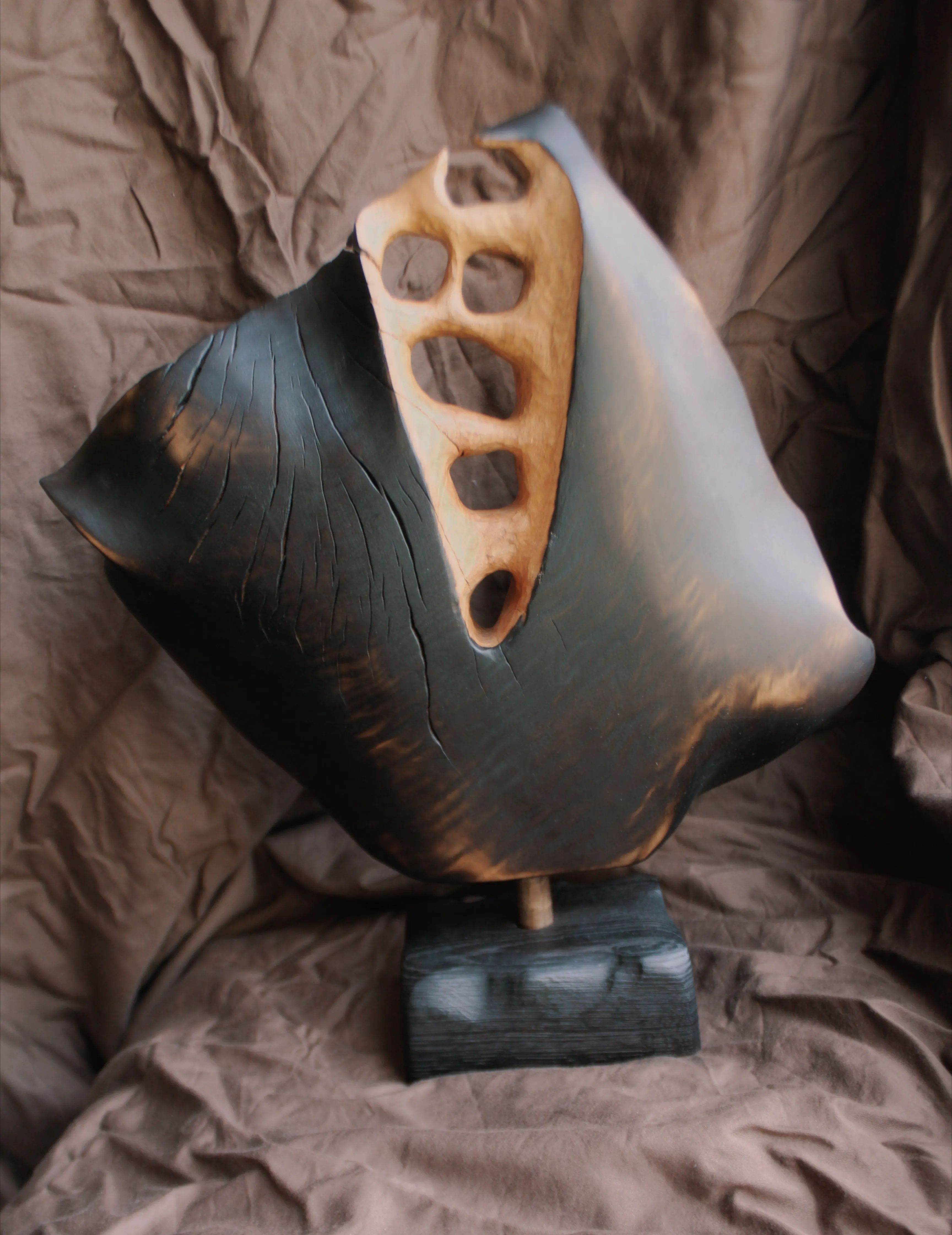 Зображення "Народження ядра " від Andrii Hunka, розмір: 44*18*10, матеріали: Дерево, натуральне масло, медіум: Скульптура, місто: Львів , серія: Mitosis, ціна: $400 Фото 7 з 12.