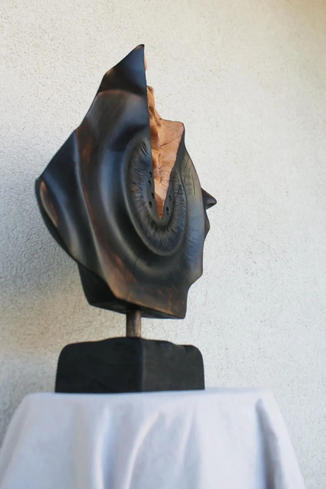 Зображення "Народження ядра " від Andrii Hunka, розмір: 44*18*10, матеріали: Дерево, натуральне масло, медіум: Скульптура, місто: Львів , серія: Mitosis, ціна: $400 Фото 12 з 12.