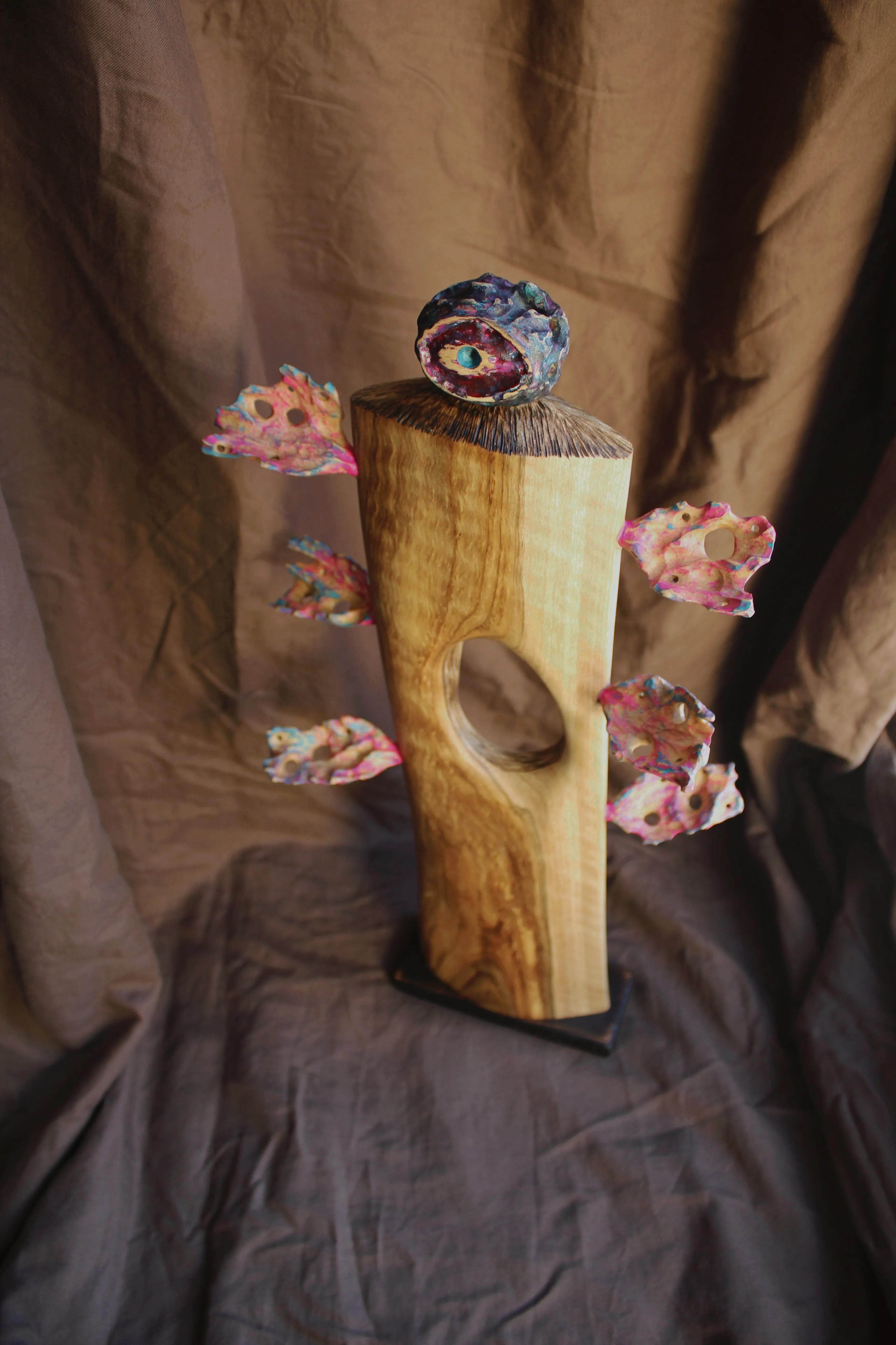 Зображення "Свідок весни" від Andrii Hunka, розмір: 38*20*5, матеріали: Дерево, акрил, натуральне масло, медіум: Скульптура, місто: Львів , ціна: $300 Фото 9 з 10.