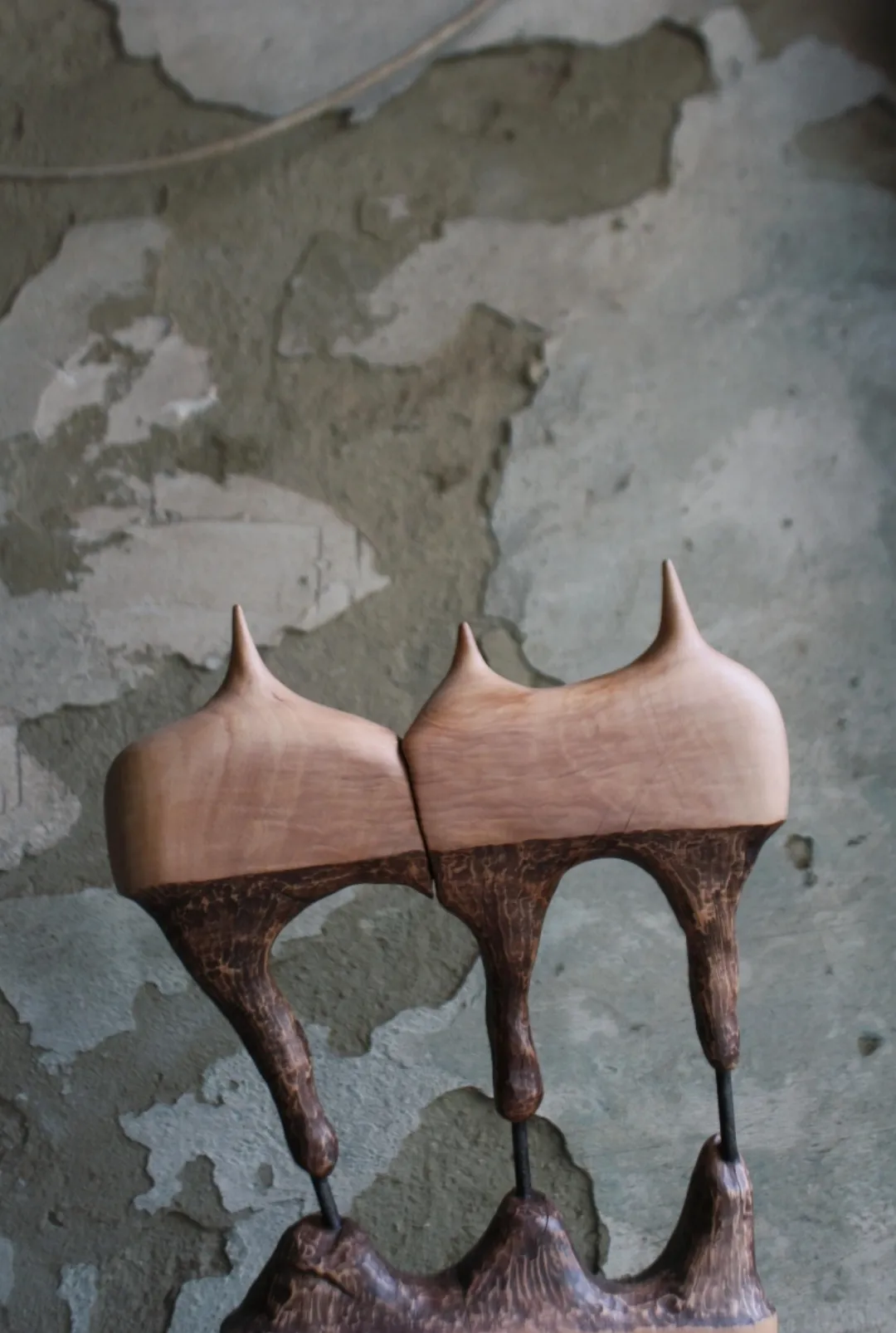 Зображення "Ерос та Танатос " від Andrii Hunka, розмір: 56*39*17, матеріали: Дерево, метал, масло, медіум: Скульптура, місто: Львів , серія: Annihilation, ціна: $450 Фото 4 з 11.