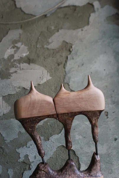 Зображення "Ерос та Танатос " від Andrii Hunka, розмір: 56*39*17, матеріали: Дерево, метал, масло, медіум: Скульптура, місто: Львів , серія: Annihilation, ціна: $450 Фото 4 з 11.